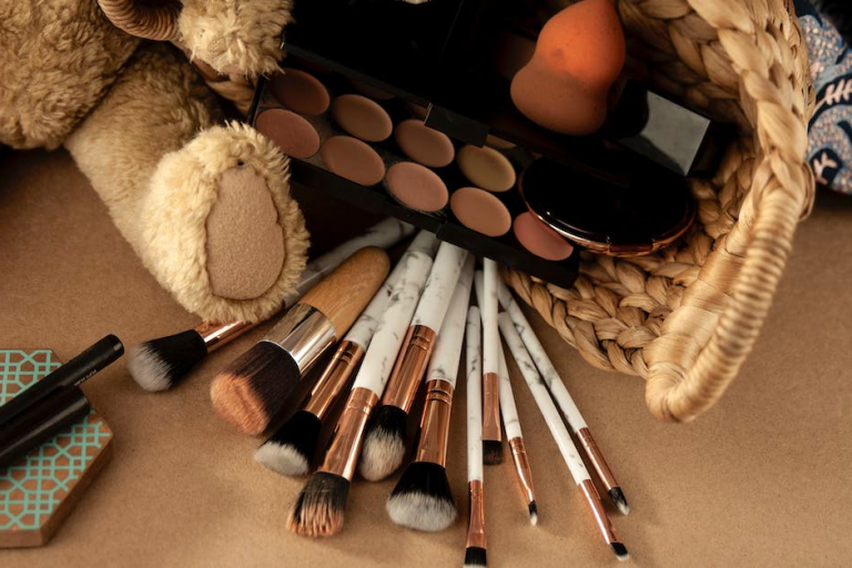 Top 5 Best Professional Makeup Kits 2026 - Pixelfy blog